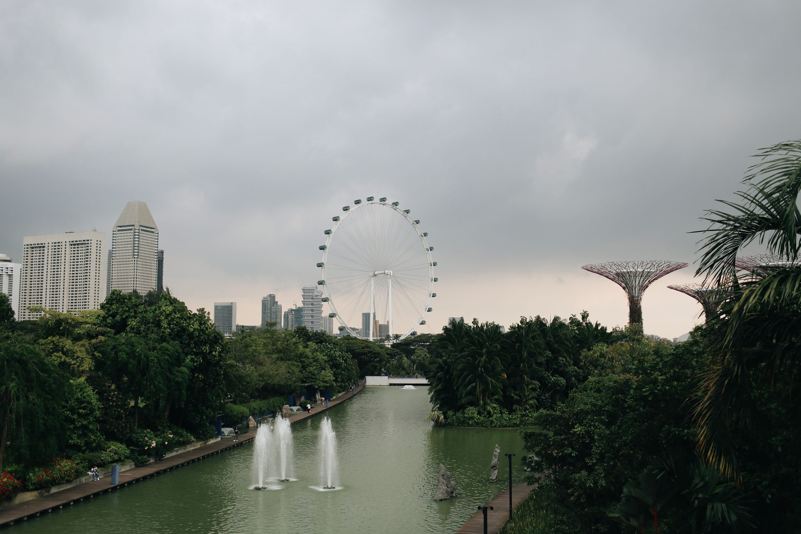hujan saat liburan di Singapore