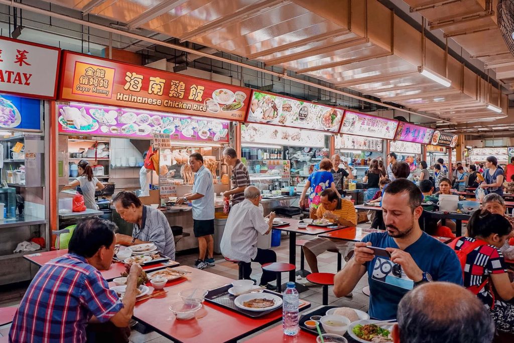 Tradisi chope Singapura di hawker centre
